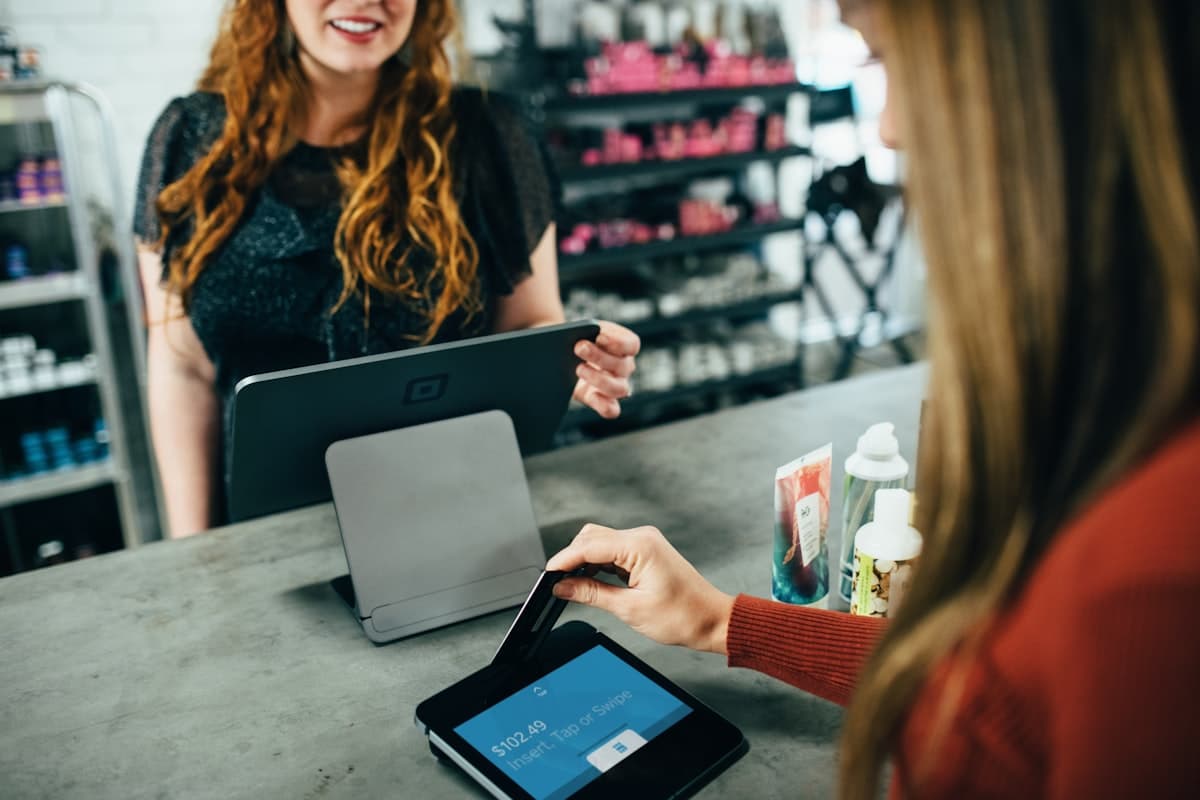 Personal contact at the checkout of a shop